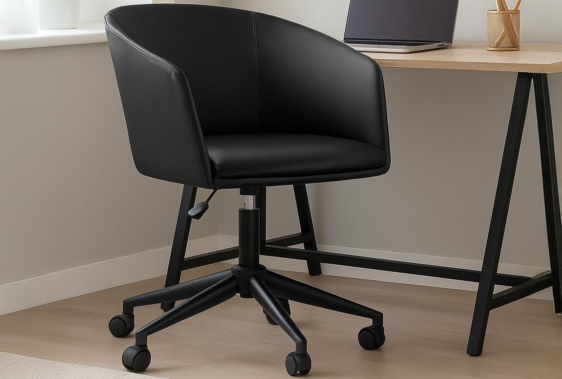 Krzesło konferencyjne tapicerowane na kółkach.